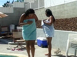 Two Black Lesbians Are Getting Thin Dildo In Their Cunts