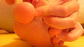 Una bellissima raccolta di video di piedi tutti sporchi e sudati per il tuo piacere