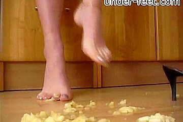 Under-Feet Video: Amanda
