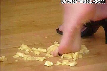 Under-Feet Video: Amanda