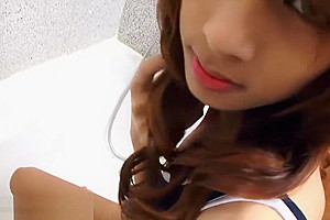 VERY PETITE TS NO TITS