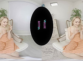 VRALLURE Aften Opal Shows You How She Likes It!