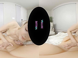 VRALLURE Aften Opal Shows You How She Likes It!