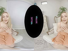 VRALLURE Aften Opal Shows You How She Likes It!