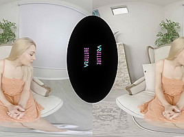 VRALLURE Aften Opal Shows You How She Likes It!