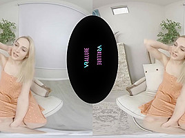 VRALLURE Aften Opal Shows You How She Likes It!