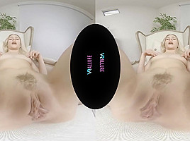 VRALLURE Aften Opal Shows You How She Likes It!