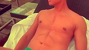 Vo Tinh Nhay Xuong Ho Boi, Chang Trai Tro Ve Thoi Xua