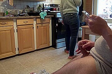 Watching Hardcore Porn Until I Cum Hard While My Stepsister Is Cooking