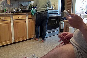 Watching Hardcore Porn Until I Cum Hard While My Stepsister Is Cooking