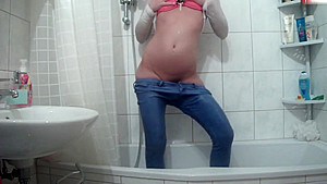 Wetlook pissing and showering jeans