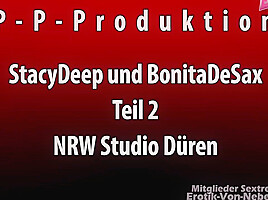 Zwei Deutsche Freundinnen Eine Blondine Und Eine Brunette Bei Versauter Und B