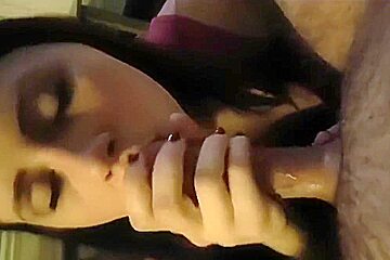 amateur teen 18+ girlfriend sucks cock
