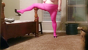 bbw in ripped pink hose 3