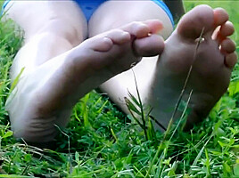 blonde lady's soles