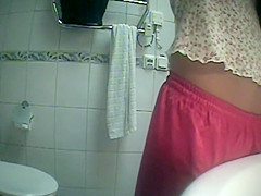 caught a teen 18+ girl pee