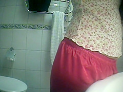 caught a teen 18+ girl pee