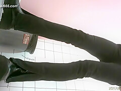 chinese girls go to toilet 304