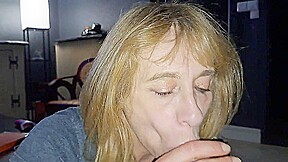crache moi ton jus sur ma bouche de garce