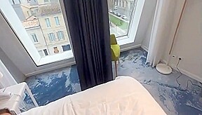 il me baise a la fenetre de la chambre d hotel