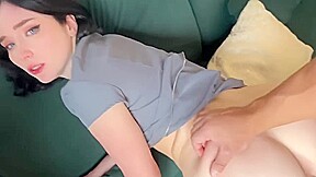 il raméne une touiste chez lui pour la baiser