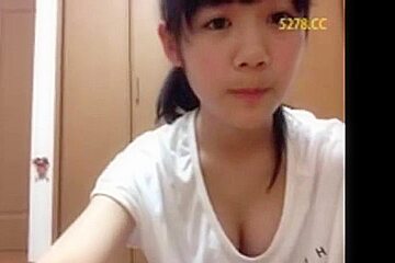 230306童顔でカワイイ子が胸チラ235