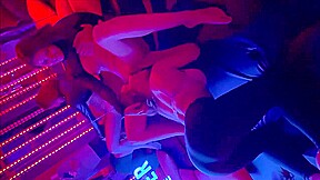 néphael et ses amies en partouze au club libertin