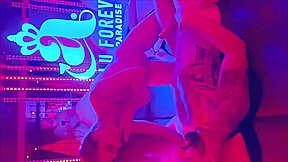 néphael et ses amies en partouze au club libertin