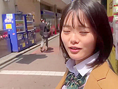 学校帰りにエッチする色白の激カワ女子校生とのエッチ！