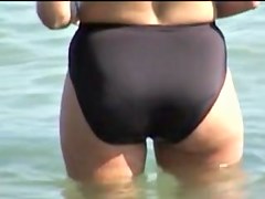 of skillful hunter shooting video on the beach 06h