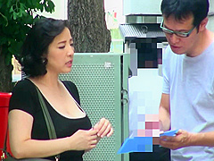 勃起チンポに興奮を隠しきれない素人熟女！抑えきれずに肉棒挿入