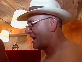 sex au resto, gangbang of a french mature in a restaurant