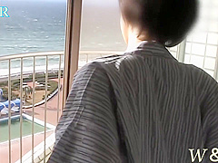 個人撮影ホtルのバルコニーで管理作業をしてる人が居るのに全裸オtニー、その後興奮した彼女がベッドで枕オtニー 最後におちんちん入れてーと生声入りmasturbation On The Balcony