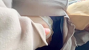 『女子大生ノーパン露出』彼氏のパーカー着て下半身は丸出し公園t゙ート!そのまま野外で中出しsex 素人カップル/美少女//パイパン/野外露出/青姦/スマホ/english Subtitles