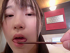 地味系スレンダーがホテルでおっさんと激しくハメる